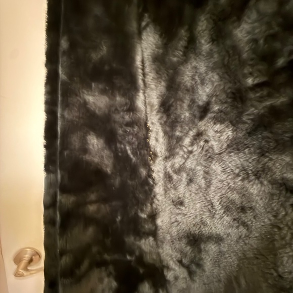 SOLD ELSEWHERE!!!!   FLOOR LENGTH FAUX FUR OPERA CAPE, BLACK - Picture 6 of 7
